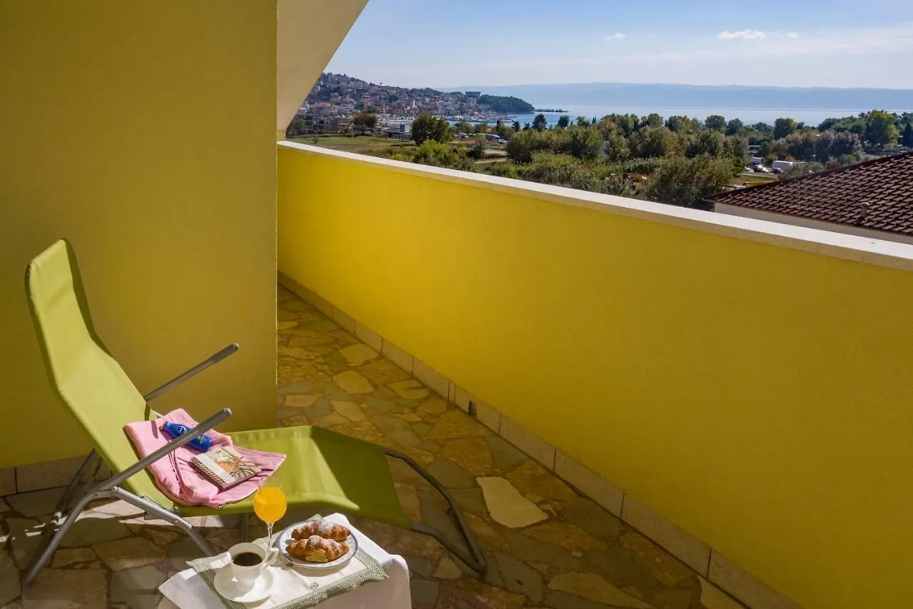 Nena Apartment Split